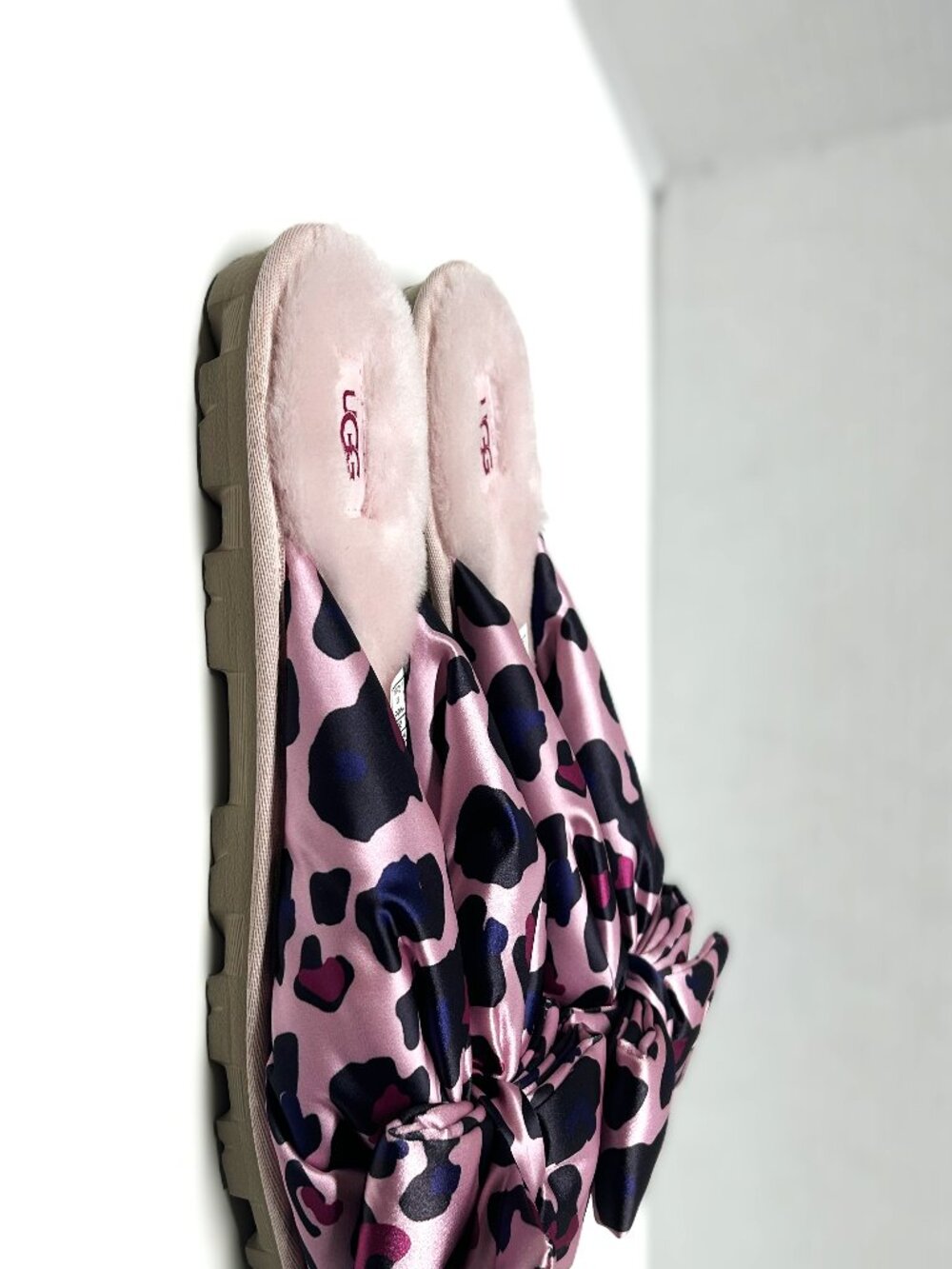 UGG Lushette leopard puffer satin slippers size 9 - Picture 4 of 9